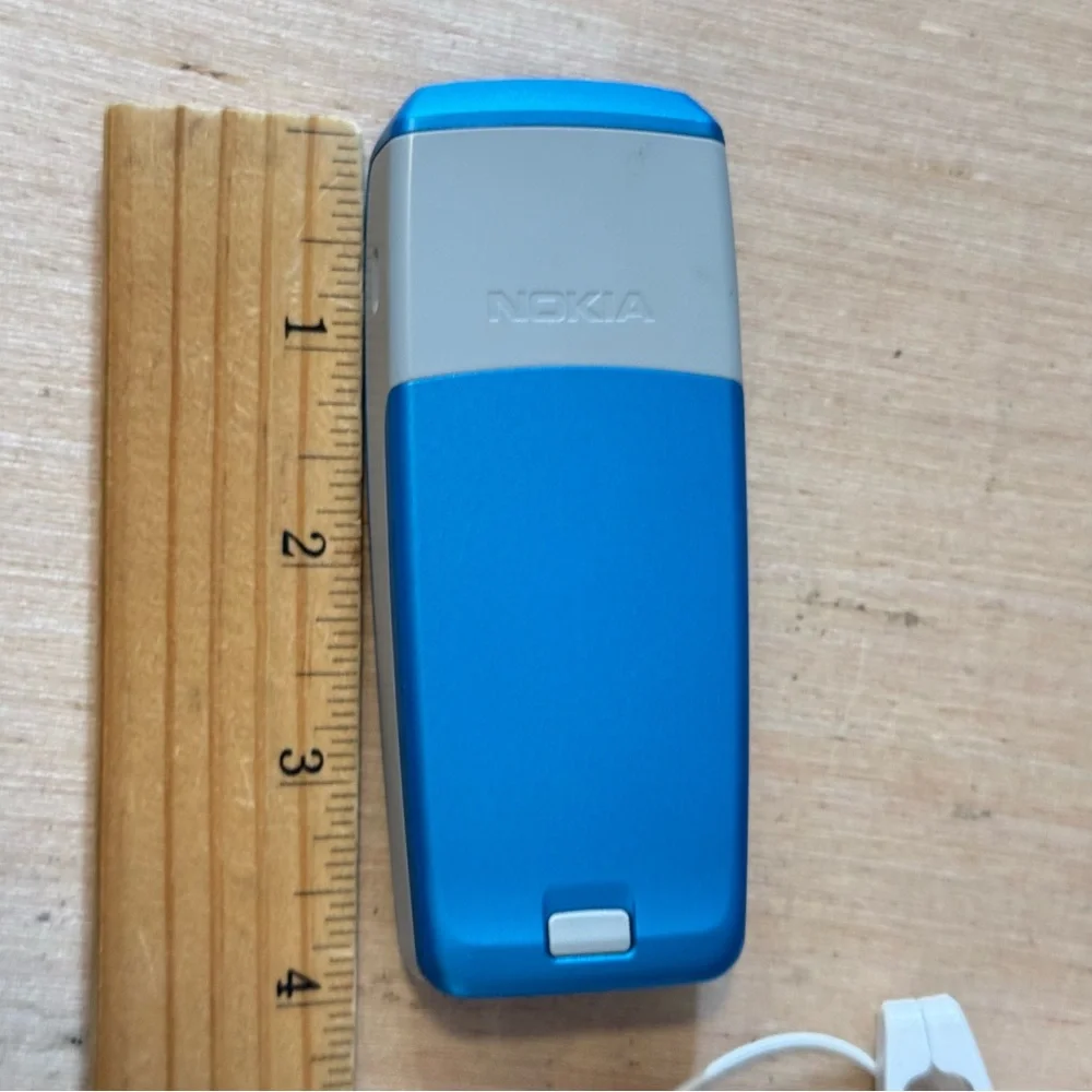 Nokia Mobile Phone Model:2310 Blue Turns On-No Charger “UNTESTED”Read Info Blw!
